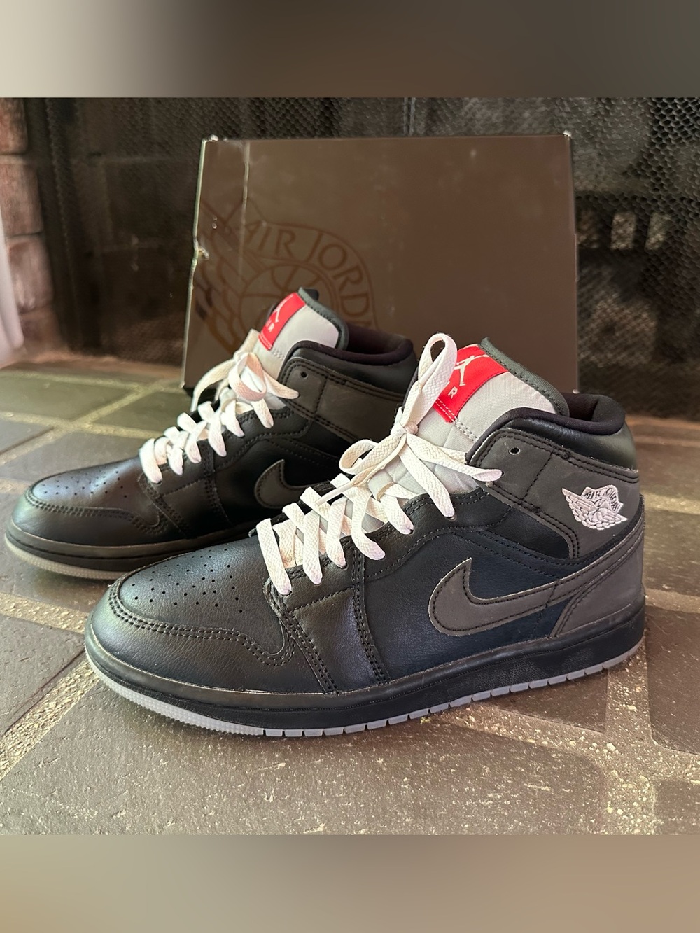 Nike Air Jordan 1 Mid SE Black White Wolf Grey size 8